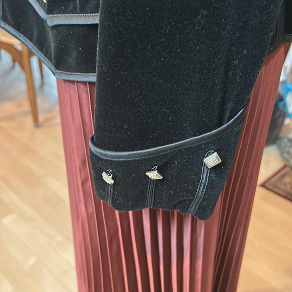 Ralph LaurenBlack Velvet Blazer, Size 4, Silver Buttons - Picture 5 of 10